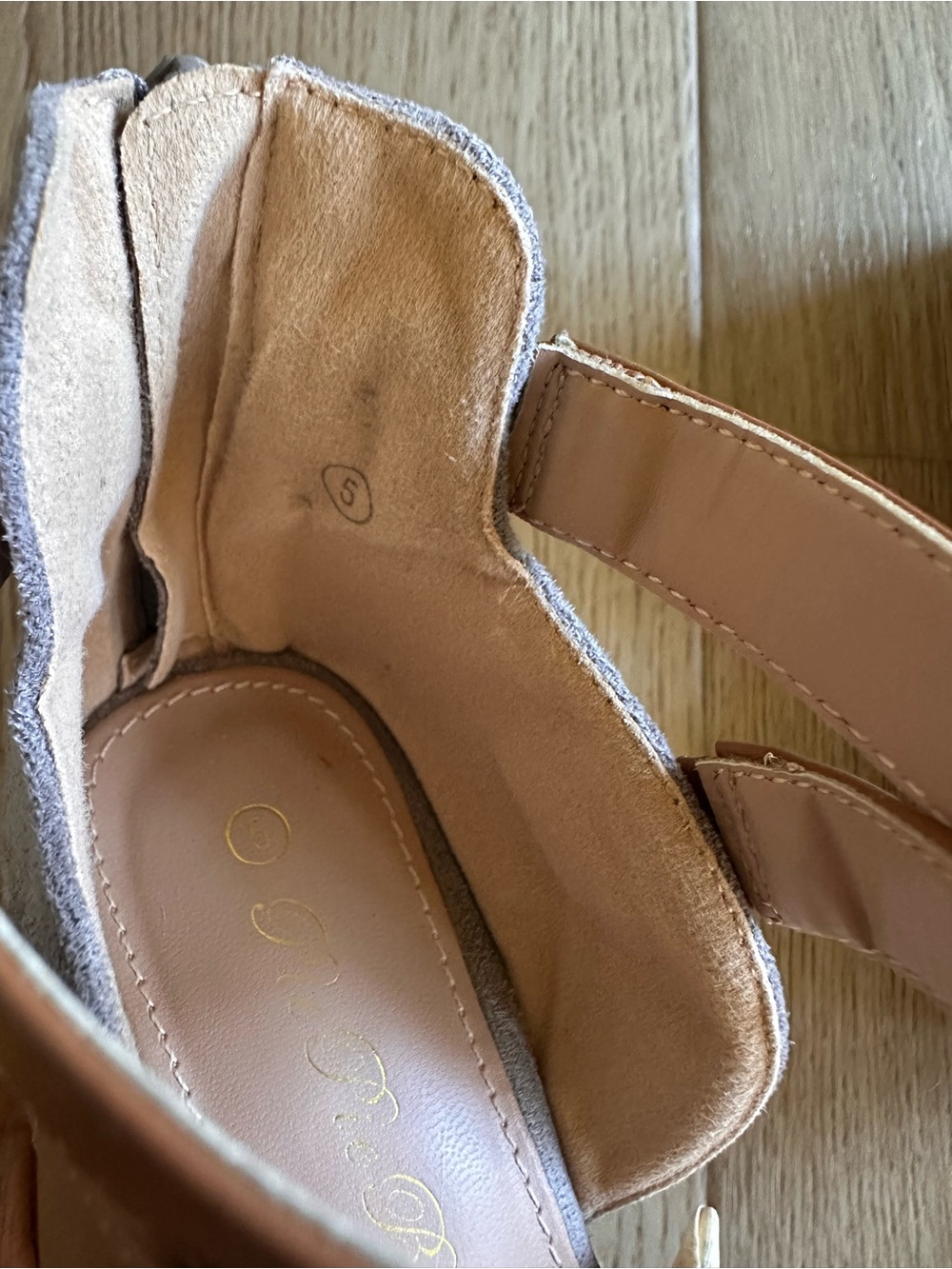 ⭐️LAST CHANCE⭐️ Cap Toe Suede Espadrille Wedges in Light Gray & Tan Size 5 - Picture 11 of 12